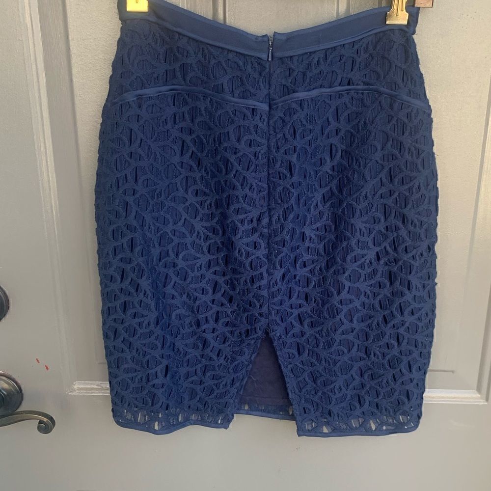 Reiss Beautiful Navy Skirt with Kick Pleat Size 8 crochet lace overlay - Picture 3 of 6